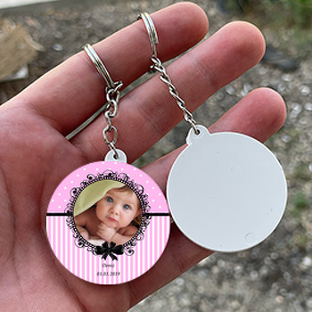 6 Ay Kınası Temalı Resimli Daire Plastik Anahtarlık