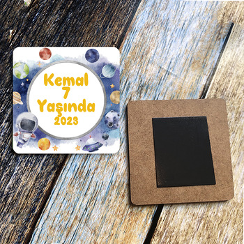 Astronot ile Soft Tonlarda Gezegenler Temalı Ahşap Kare Magnet
