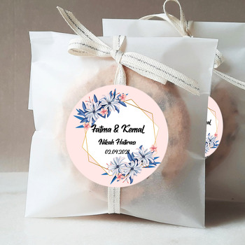 Açık Mavi Çiçekler Pembe Fon Temalı Sticker