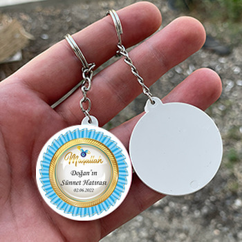 Açık Mavi Kurdele Madalyon ile Sünnet Temalı Daire Plastik Anahtarlık