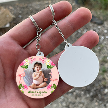 Açık Pembe Flamingolar ile Çiçekler Temalı Daire Plastik Doğum Günü Anahtarlık
