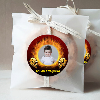 Aslan ile Ateşli Çerçeve Temalı Sticker