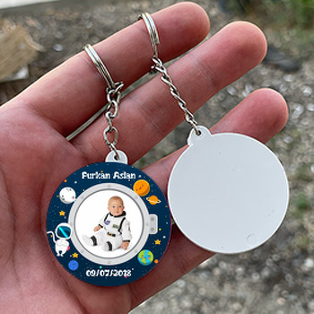 Astronot Temalı Resimli Daire Plastik Anahtarlık