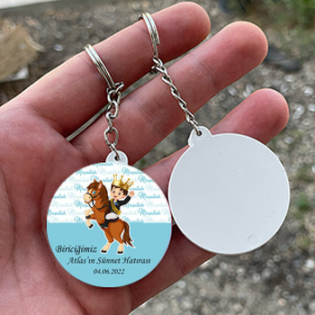 At ile Sünnet Çocuğu Açık Mavi Maşallah Fon Temalı Daire Plastik Anahtarlık