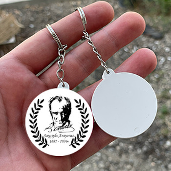Atatürk ile Yaprak Çelenk Temalı Daire Plastik Anahtarlık