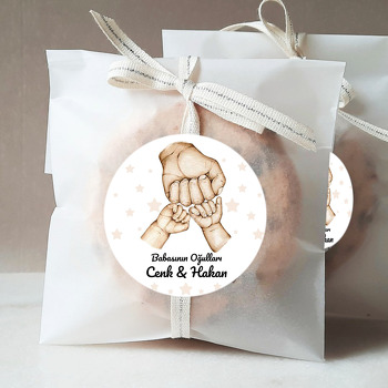 Baba Eli ile İkiz Erkek Bebek Elleri Temalı Sticker