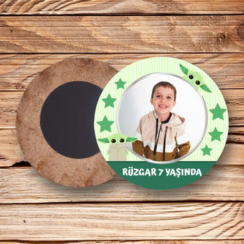 Baby Yoda Yeşil Fon Temalı Resimli Ahşap Daire Magnet