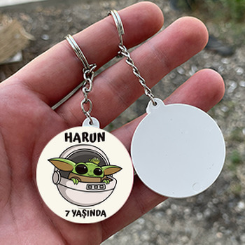 Baby Yoga ile Uzay Gemisi Temalı Daire Plastik Doğum Günü Anahtarlık