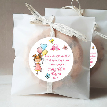 Balonlu Kız Beyaz Fon Temalı Sticker