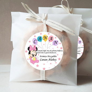 Bebek Minnie Mouse ile Beş Harfli Balon Temalı Sticker