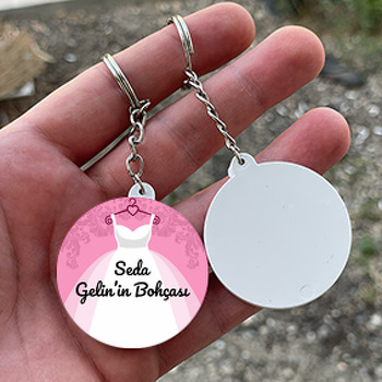 Beyaz Gelinlik ile Pembe Fon Temalı Daire Plastik Anahtarlık