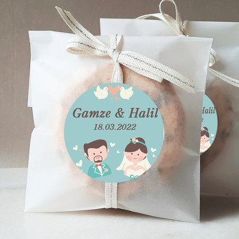 Beyaz Güvercinler ile Gelin Damat Temalı Sticker