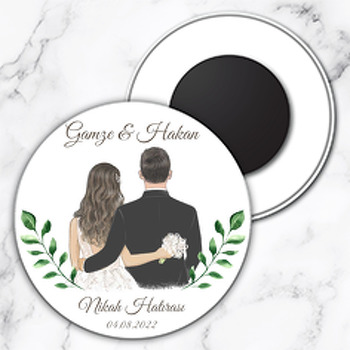 Buketli Gelin Damat Yan Yana Arkadan Poz Temalı Daire Plastik Doğum Günü Magnet