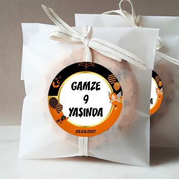 Cadı Kız Turuncu Fon Temalı Sticker