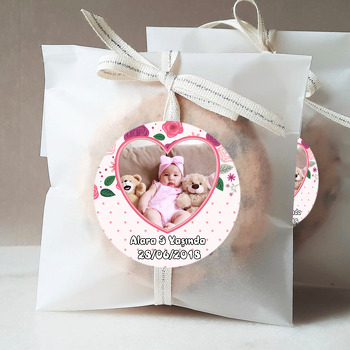 Çiçekler İçinde Kalp Temalı Resimli Sticker