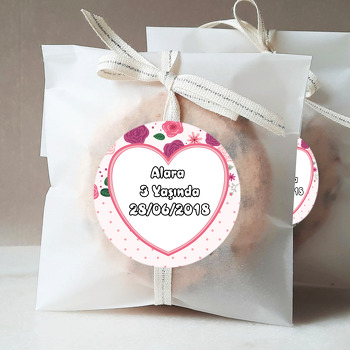 Çiçekler İçinde Kalp Temalı Sticker