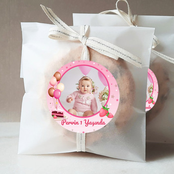 Çilekli Dilim Pasta ile Konfetiler Temalı Sticker