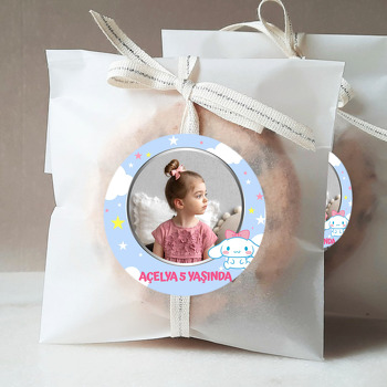 Cinnamoroll Pembe Kurdele Temalı Sticker