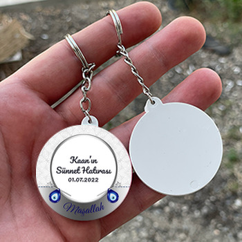 Damla Nazar Boncukları ile Beyaz Desenli Sünnet Hatırası Temalı Daire Plastik Anahtarlık