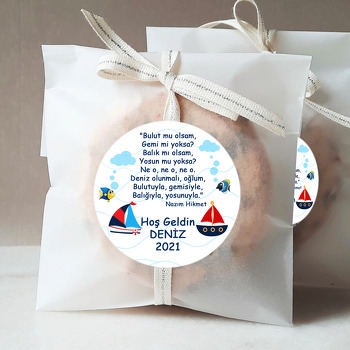 Denizde Balıklar ve Gemiler ile Beyaz Dalgalar Temalı Sticker
