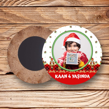 Fındıkkıran Asker ile Yeni Yıl Temalı Resimli Ahşap Daire Magnet