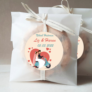 Gelin Damat ile Yeşil Motor Temalı Sticker