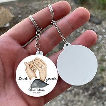 Gelin ile Damat Elleri Temalı Daire Plastik Doğum Günü Anahtarlık