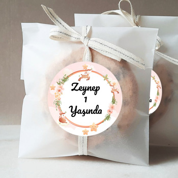 Geyik Yavrusu ile Bulutlar Temalı Sticker