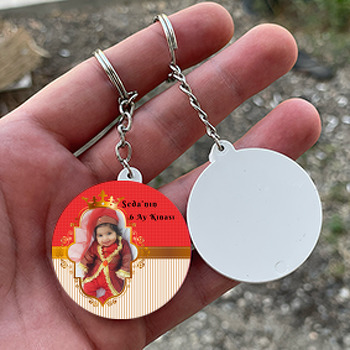 Gold Çerçeveli 6 Ay Kınası Temalı Resimli Daire Plastik Anahtarlık