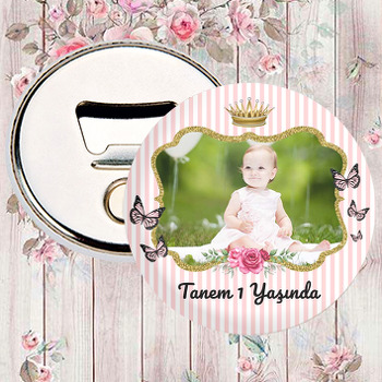 Gold İncili Taç ile Pembe Kelebekler Temalı Magnet Açacak