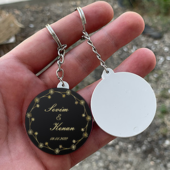 Gold Kır Çiçekleri ile Siyah Fon Temalı Daire Plastik Anahtarlık