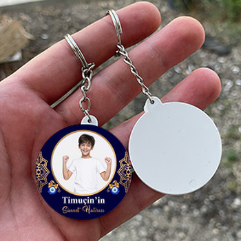 Gold Mandala ile Lacivert Fonda Sünnet Temalı Daire Plastik Anahtarlık