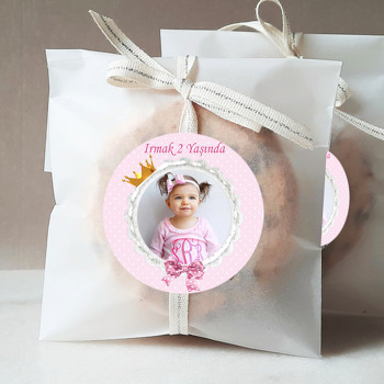 Gold Taç Çerçeve ile Pembe Fon Temalı Sticker