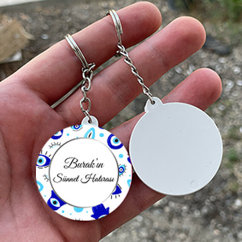 Göz Şekilli Nazar Boncukları ile Beyaz Fon Sünnet Temalı Daire Plastik Anahtarlık