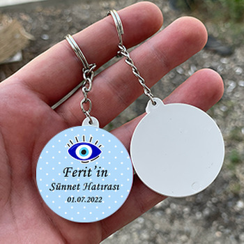 Göz Şeklinde Nazar Boncuğu ile Mavi Fonda Sünnet Temalı Daire Plastik Anahtarlık