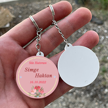 Gül Kurusu Fon ile Kırmızı Çiçekler Temalı Daire Plastik Anahtarlık