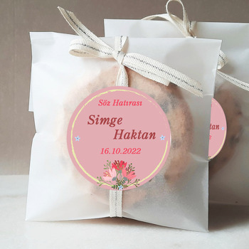 Gül Kurusu Fon ile Kırmızı Çiçekler Temalı Sticker