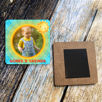 Güneş Mavi Fon Temalı Kare Ahşap Magnet