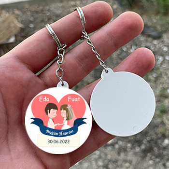 Kalp İçerisinde Lacivert Flamalı Gelin Damat Temalı Daire Plastik Anahtarlık