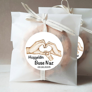 Kalp Şeklinde Anne Baba Eli Temalı Sticker