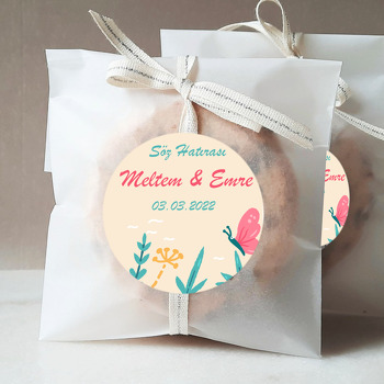 Kelebek ile Dallar Krem Fon Temalı Sticker