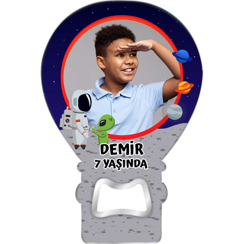 Kırmızı Çerçeve ile Uzaylı ve Astronot Temalı Balon Ahşap Magnet 