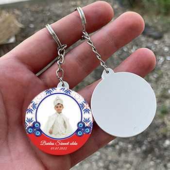 Kırmızı Çini Desende Nazar Boncuğu ile Sünnet Temalı Daire Plastik Anahtarlık