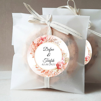 Kırmızı Gül ile Krem Yaprak Çerçeve Temalı Sticker