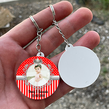 Kırmızı Gümüş Temalı Resimli Daire Plastik Anahtarlık