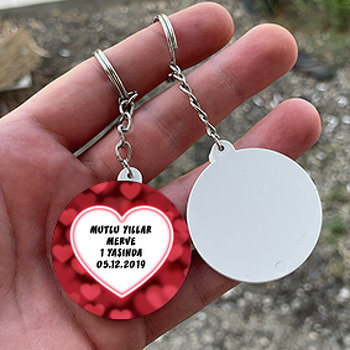 Kırmızı Kalp Temalı Daire Plastik Anahtarlık