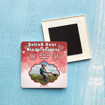 Kırmızı Kalpli  Temalı Kare Plastik Kare Magnet