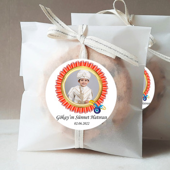 Kırmızı Kurdele Madalyon ile Sünnet Temalı Sticker