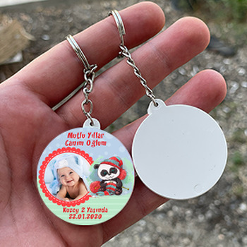 Kırmızı Şapkalı Panda Temalı Resimli Daire Plastik Anahtarlık