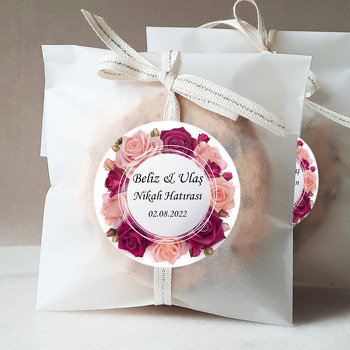 Kırmızı ve Pembe Güller ile Beyaz Çerçeve Temalı Sticker